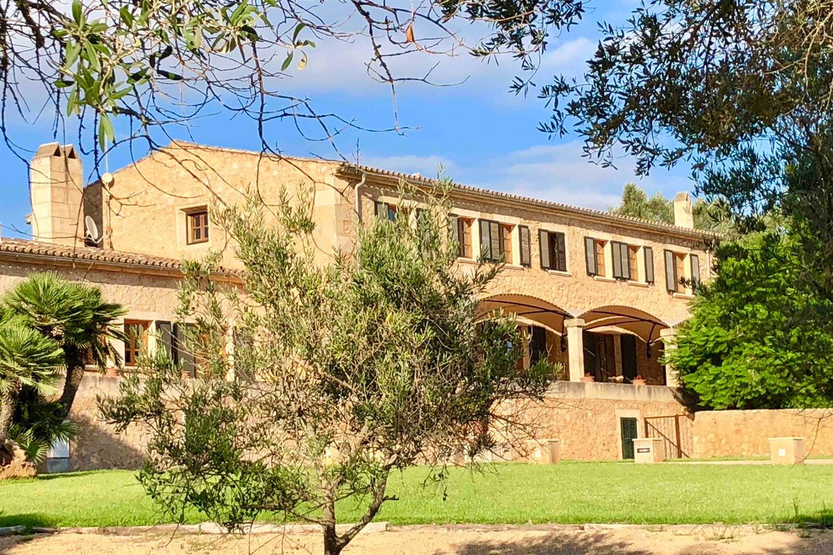 Unique luxury Villa ,100m2 pool close to the sea