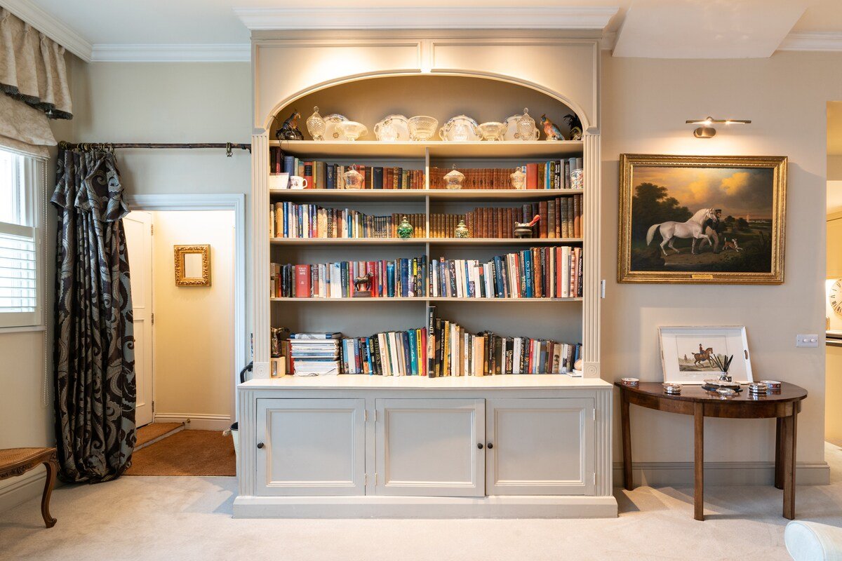 3 bedroom Chelsea mews rental with parking gallery image 4