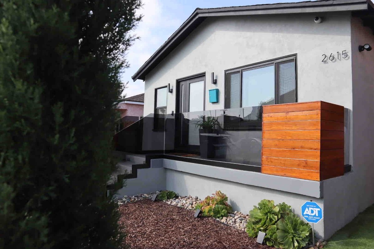 Heated Hot Tub & Pool Oasis In Cozy Home gallery image 5