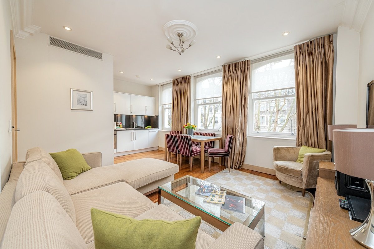 Knightsbridge Deluxe Two Bedroom Apartment gallery image 4