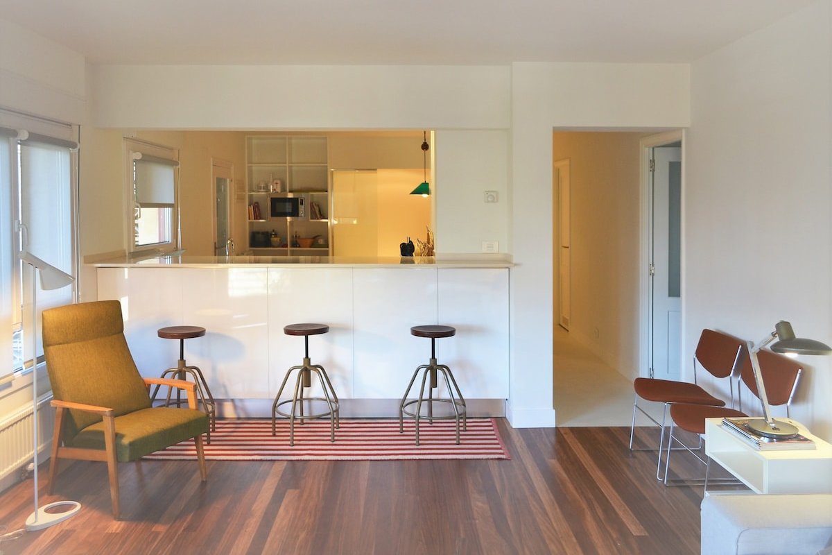 Fantastic Apartment Near The Beach. gallery image 2