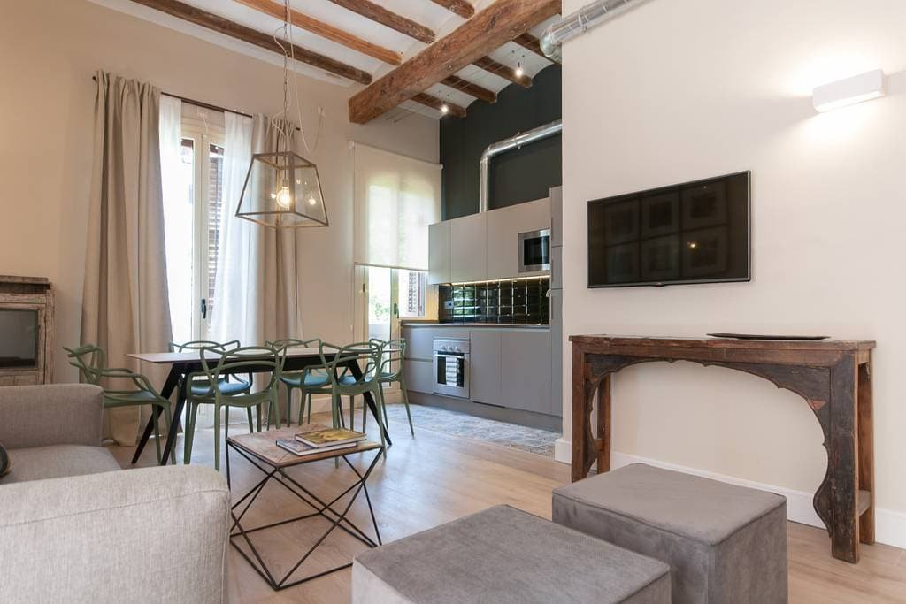 Amazing terrace in Sant Antoni Market gallery image 2