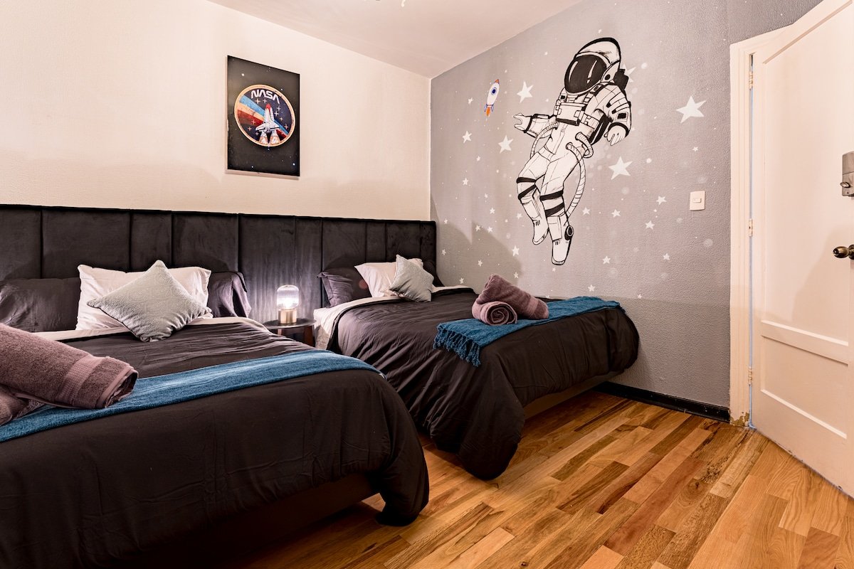 Huge Home for 23, Rare Indoor Garden Near Hotspots gallery image 5