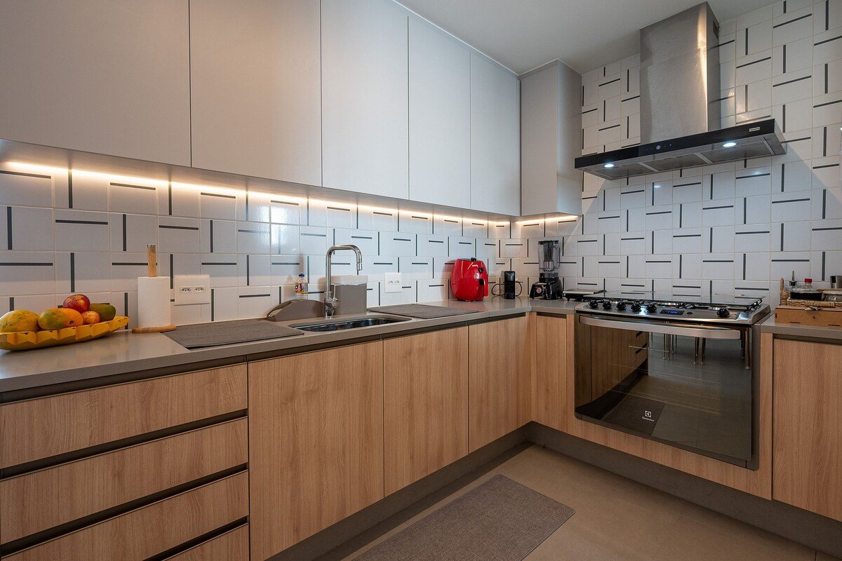 3 design rooms one block from Leblon beach gallery image 5