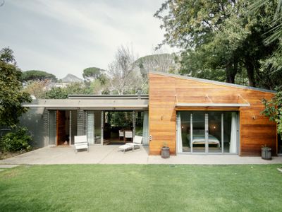 Modern Contemporary Zen Tree House Sparkling Pool