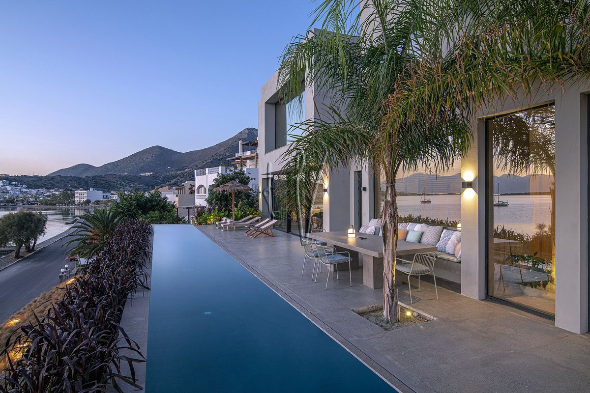 Unique design 3 bedroom villa next to the beach