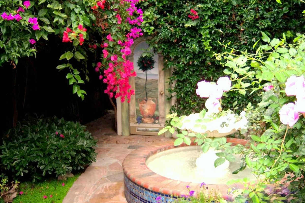 Redondo Beach house 5 min walk to beach-Historic gallery image 4