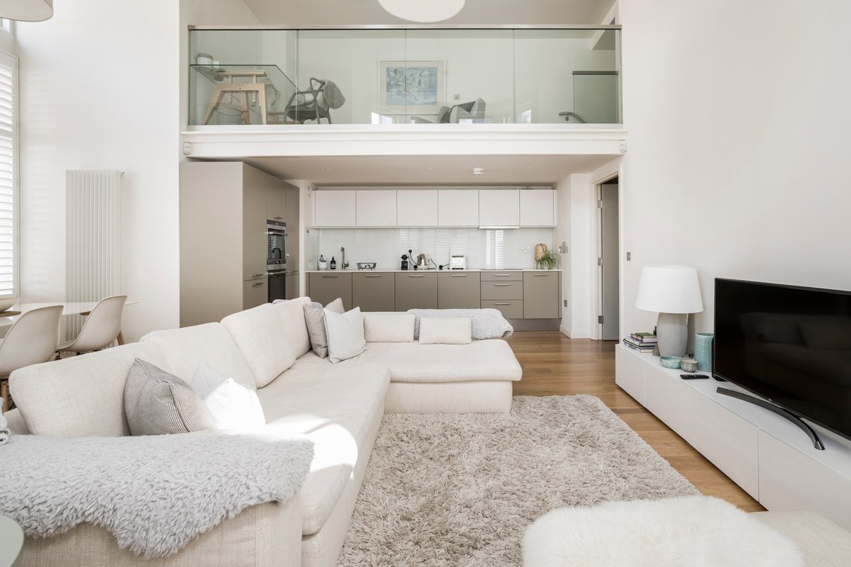 Stunning Central 2-Bed Mezzanine Apartment