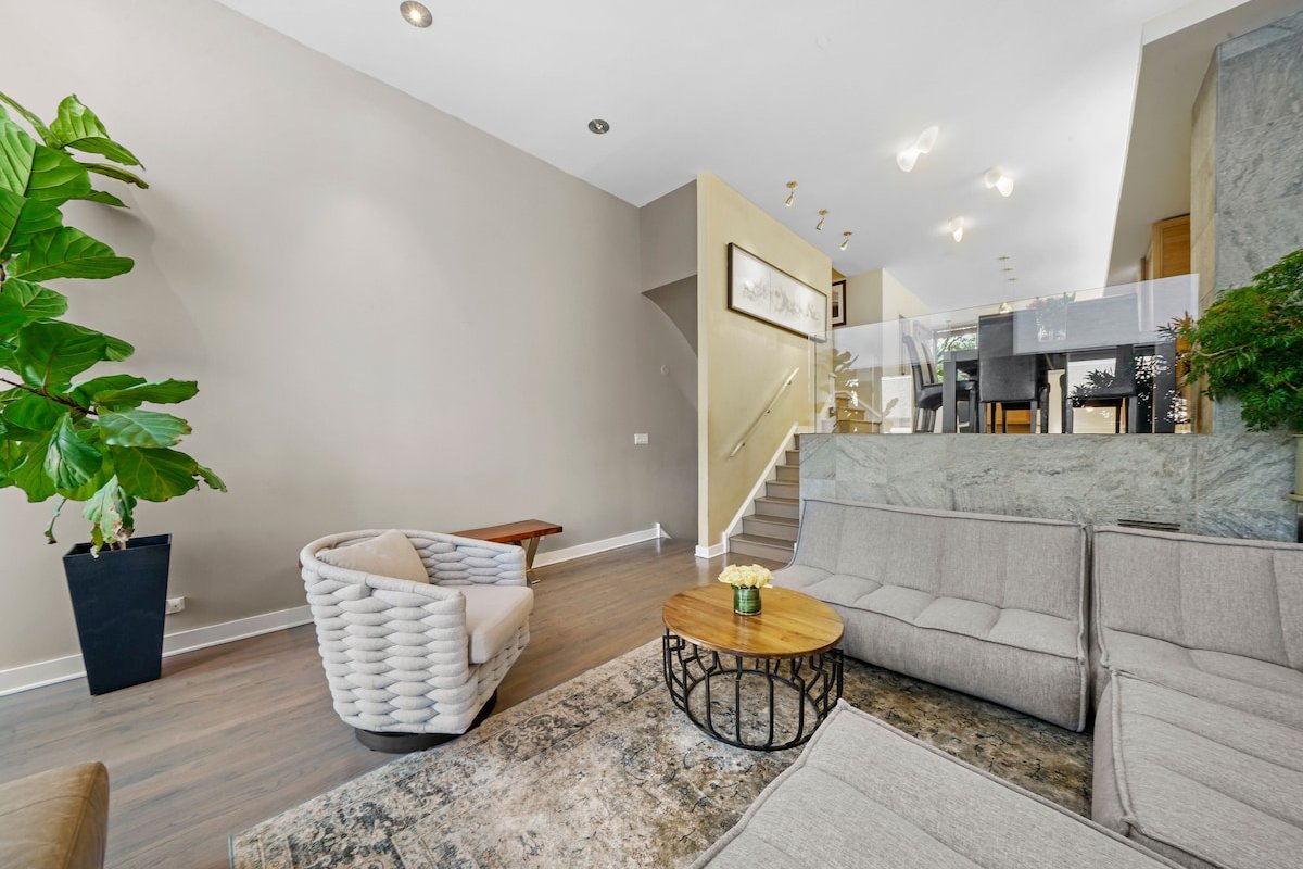 Beautiful Spacious RiverWest Townhome 4-Bed/4-Bath gallery image 4