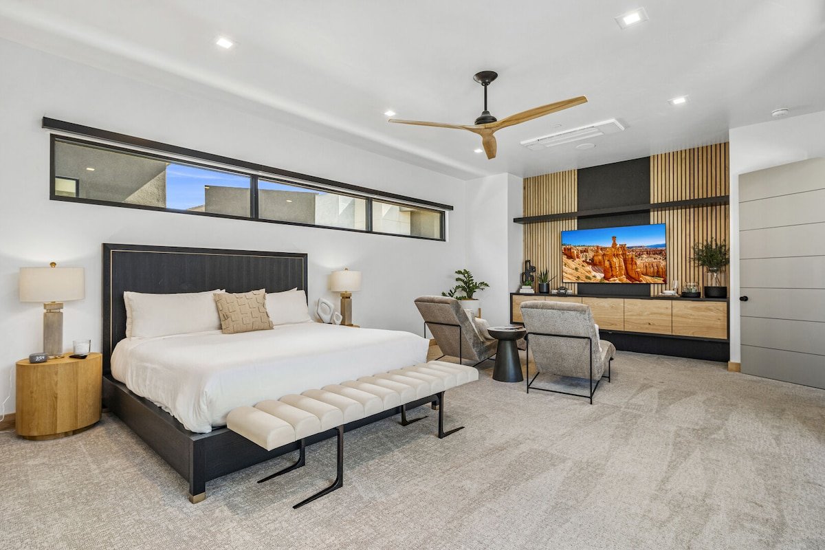 Luxury Golf Villa, Private Pool & Hot Tub gallery image 3