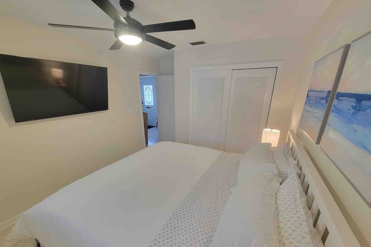 Paradise Waterfront-Jacuzzi-heated Pool-familyhome gallery image 4