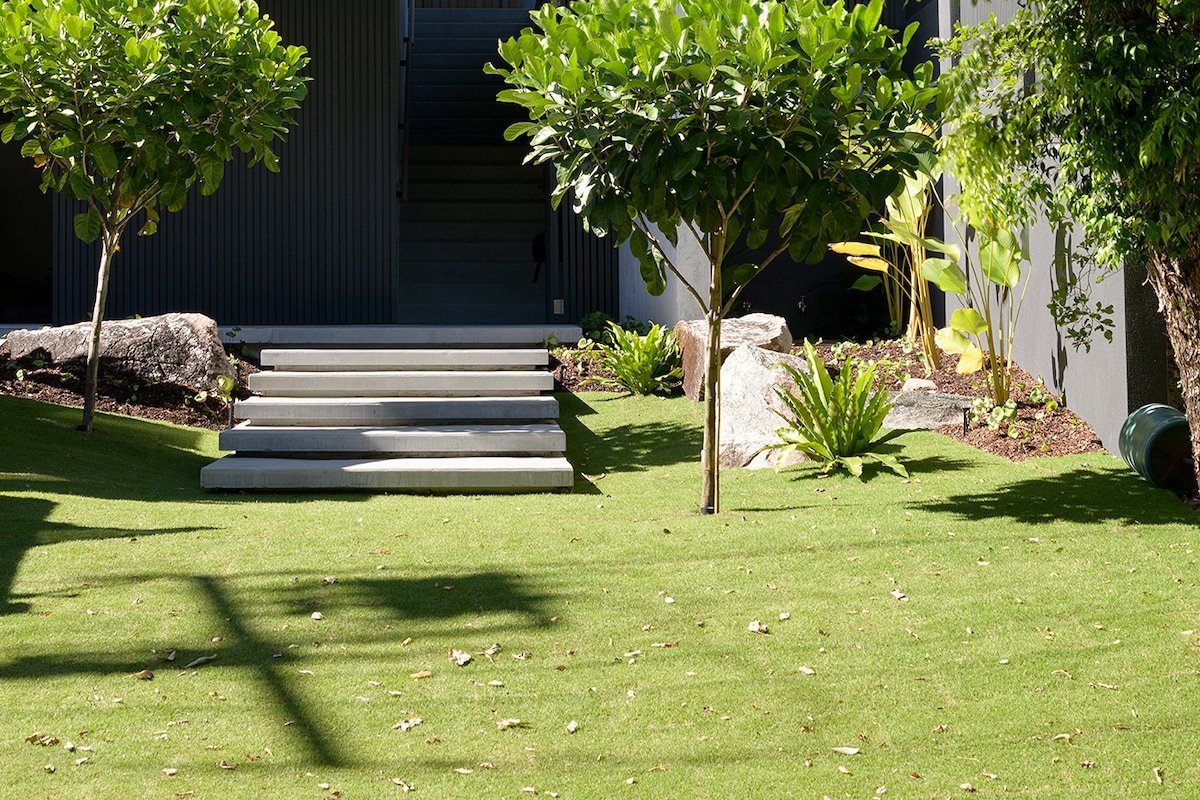 Eagles Nest – 400m to beach, heated pool, sea view gallery image 3