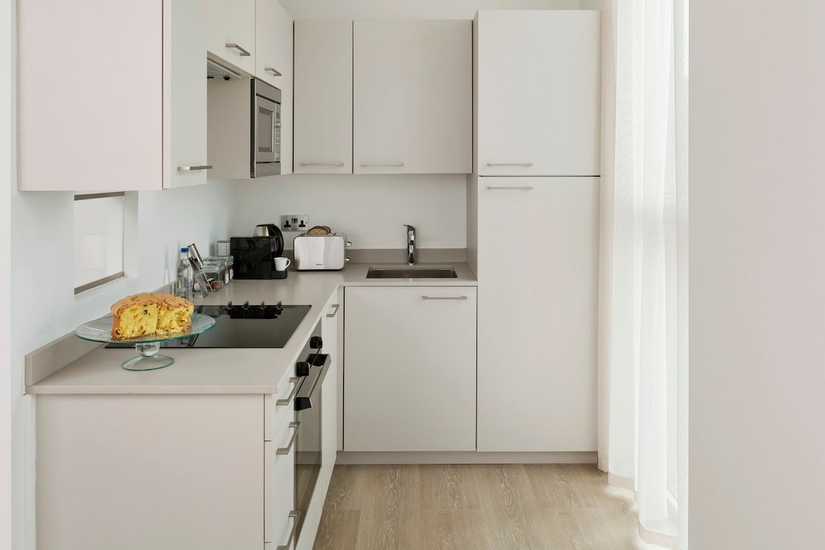 Luxury Two Bed Apartment with Private Terrace gallery image 4