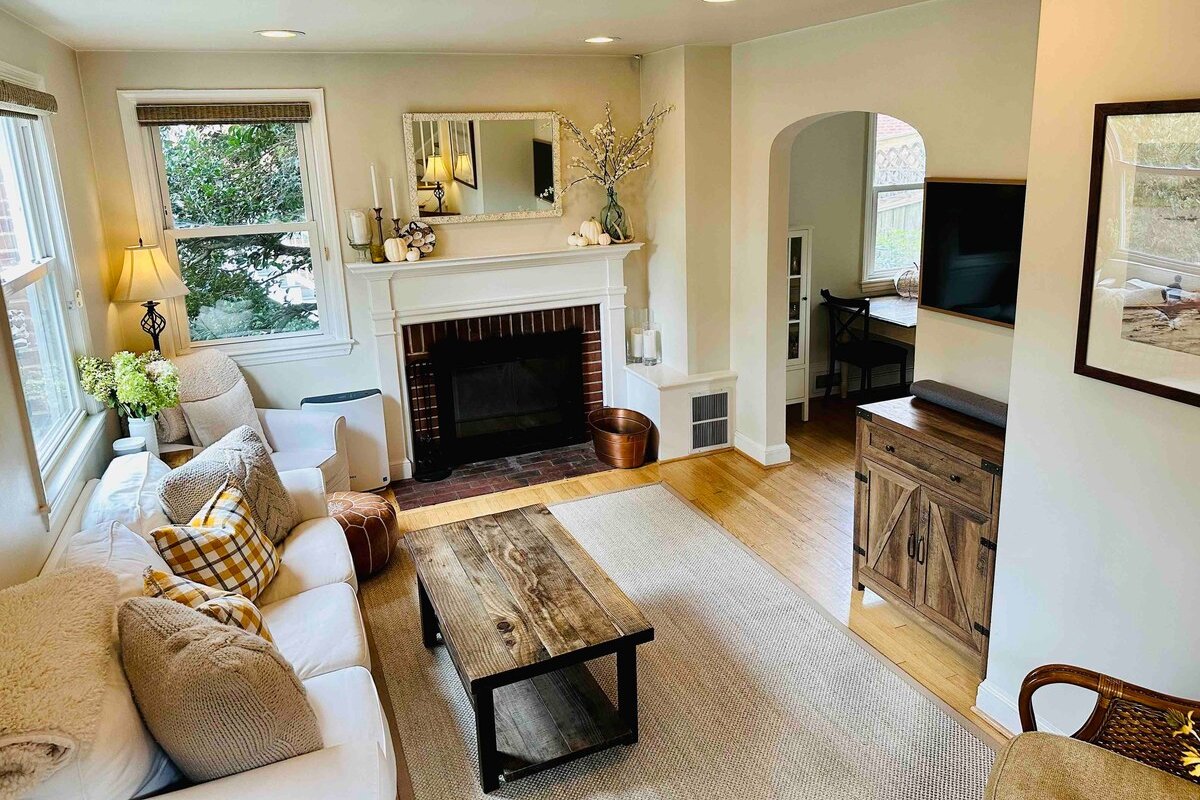 Lovely Home for Family Fun in DC + Parking gallery image 4
