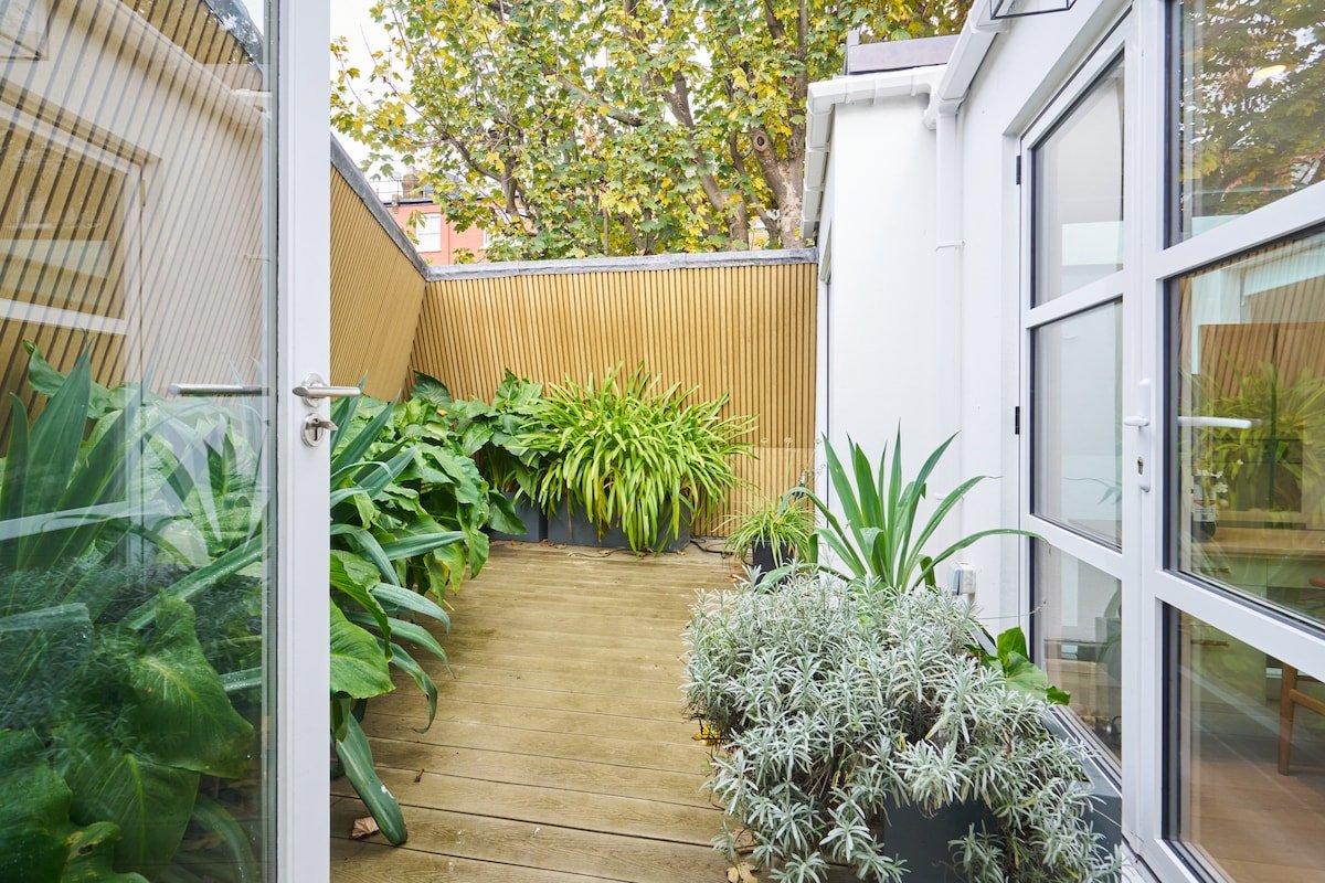 Stunning Designer Mews House in Central London gallery image 4