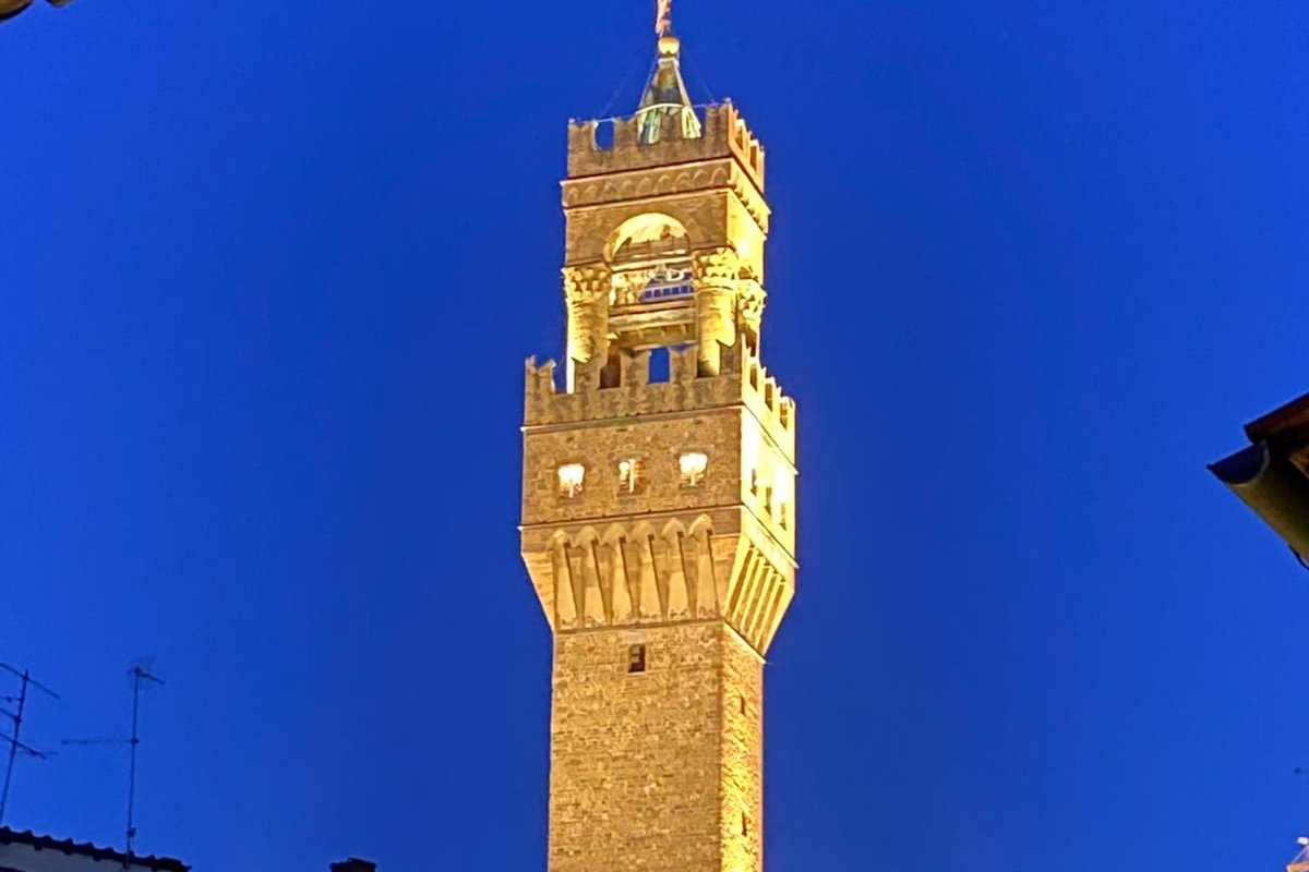 Luxury Modern and Stylish Apartment gallery image 3