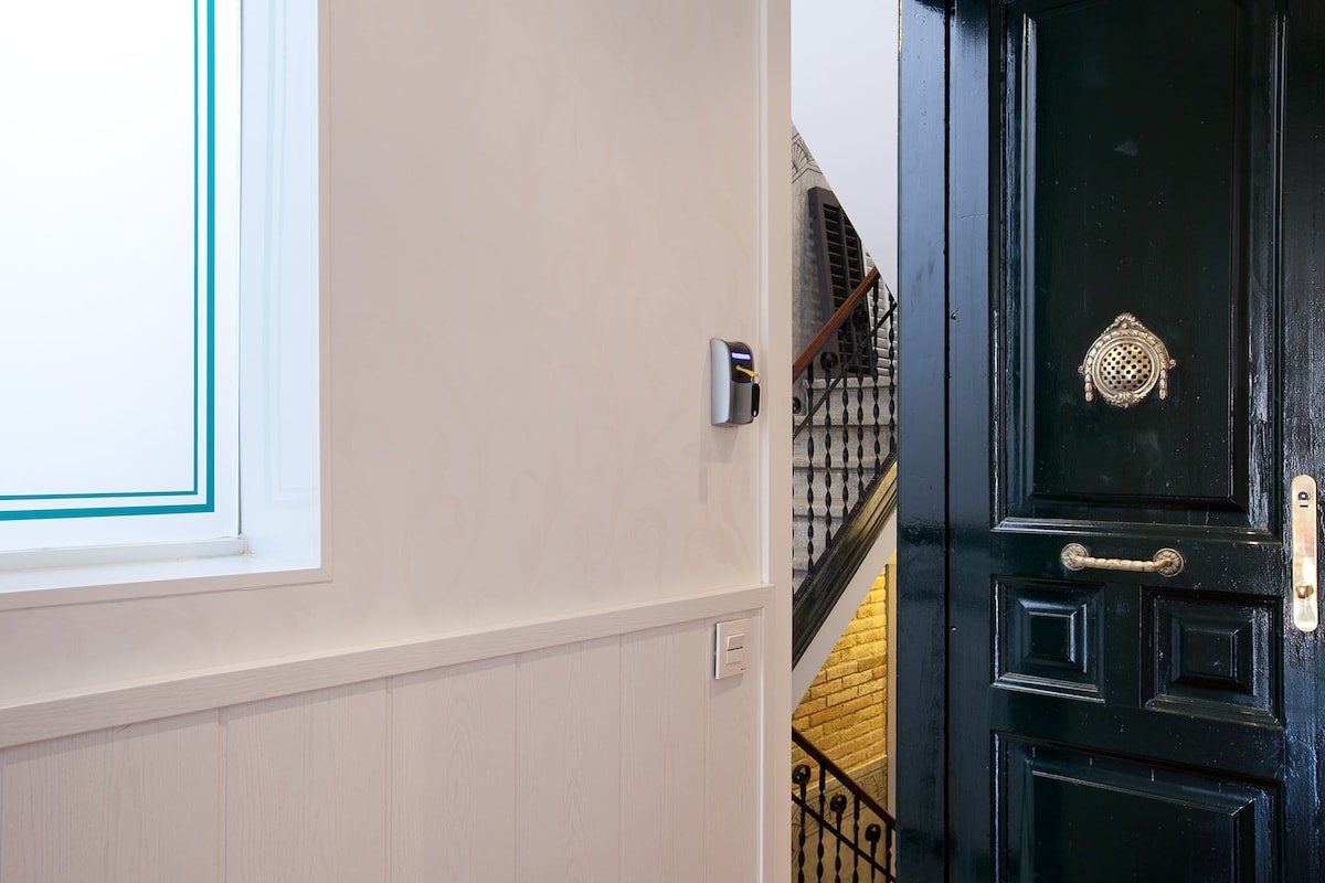 Superior views and Breakfast by Gaudi Enjoy BCN gallery image 3