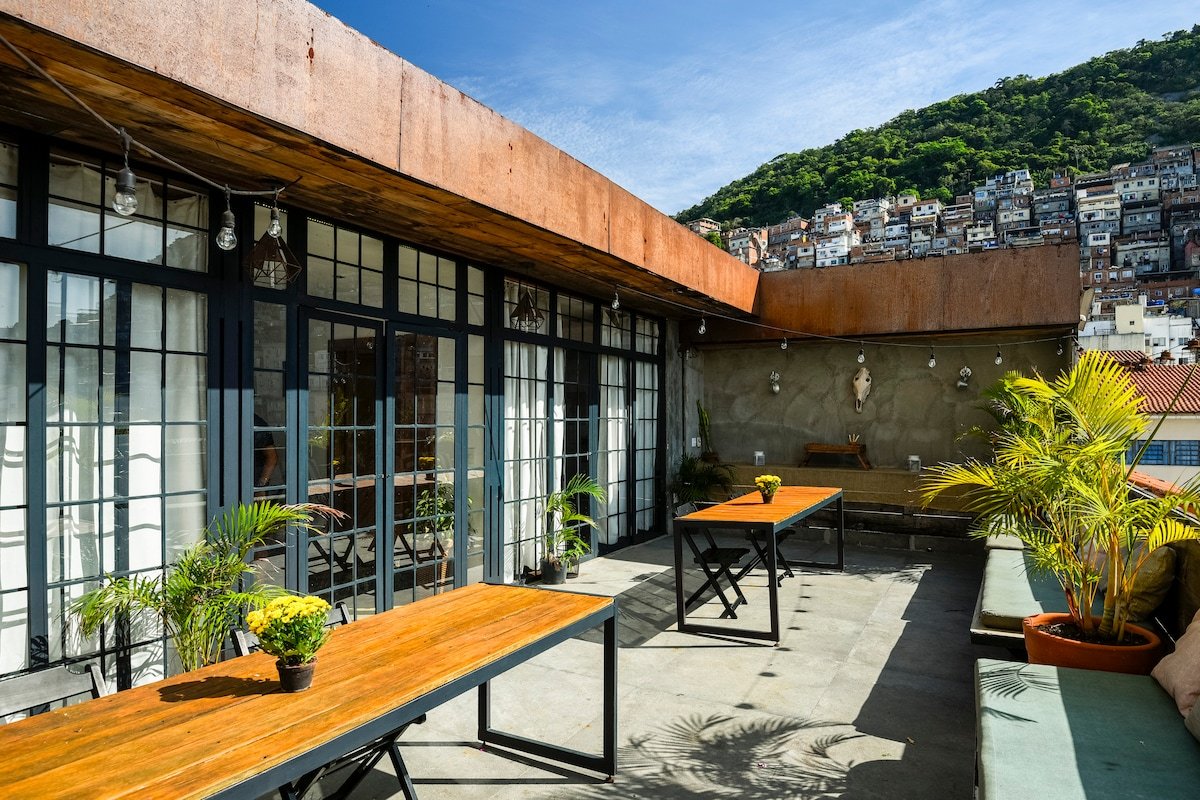 Timeless Art-Deco Mansion w/ Stunning City Views gallery image 2