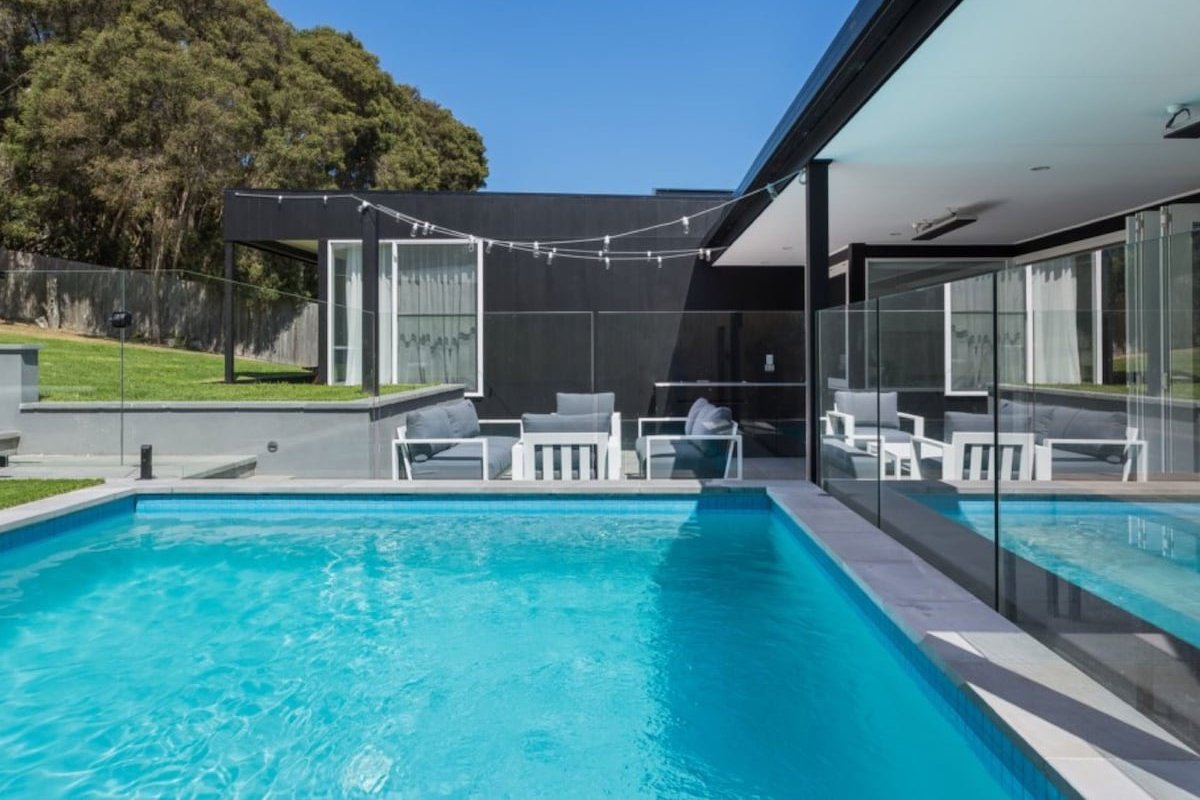 Villa Luna – Luxury Pool Escape gallery image 4