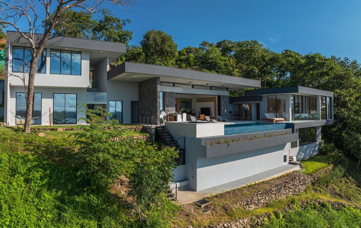 Coastal retreat nestled in Peninsula Papagayo