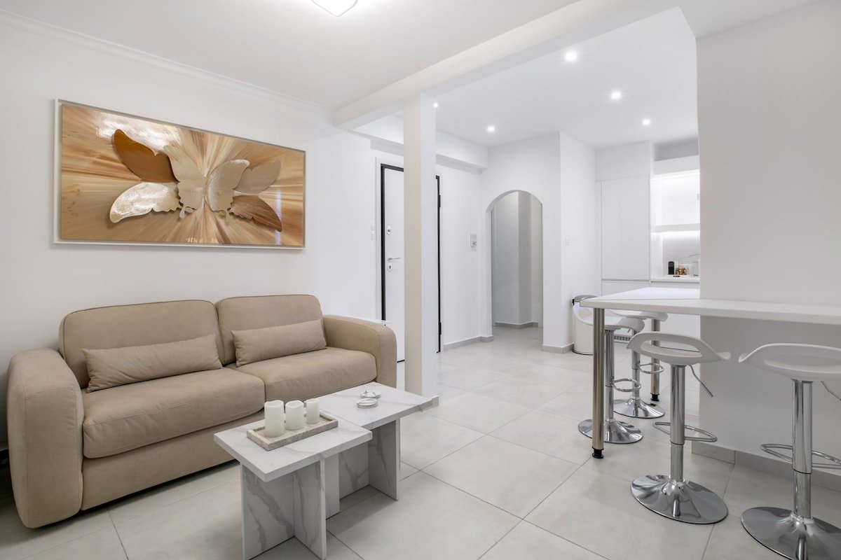 Acropolis Museum Apartment by A&A Residencies gallery image 2