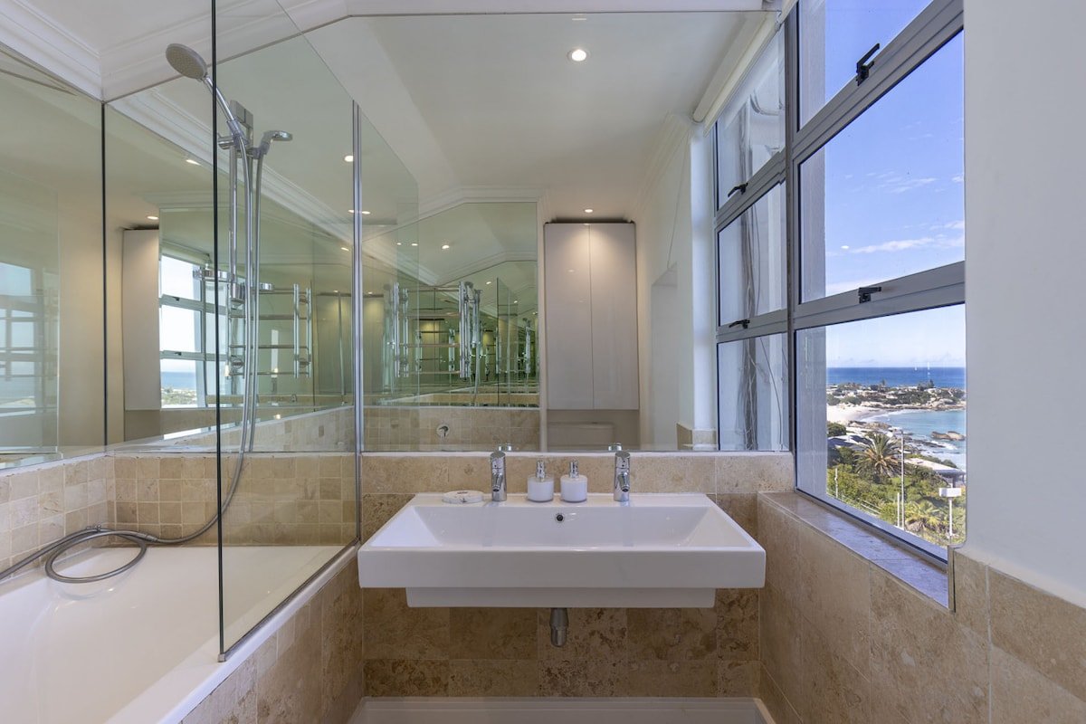 Clifton YOLO Spaces – Clifton Beachfront Magic gallery image 5