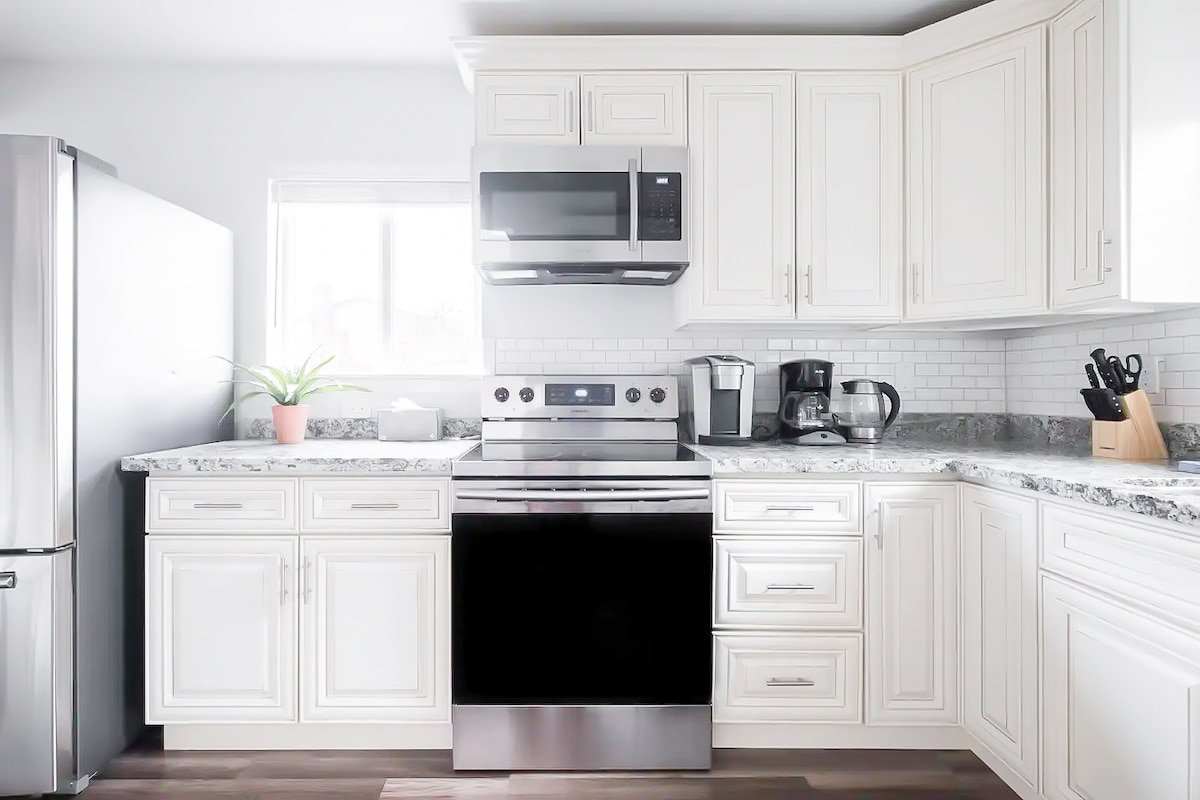 Seattle 4BR Farmhouse – Yard & Cozy Fire Pit gallery image 5