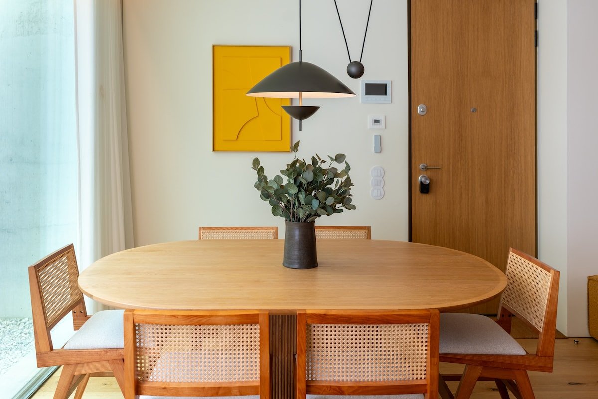 The Dandelion – Luxe 2b with garden + Pool access gallery image 5