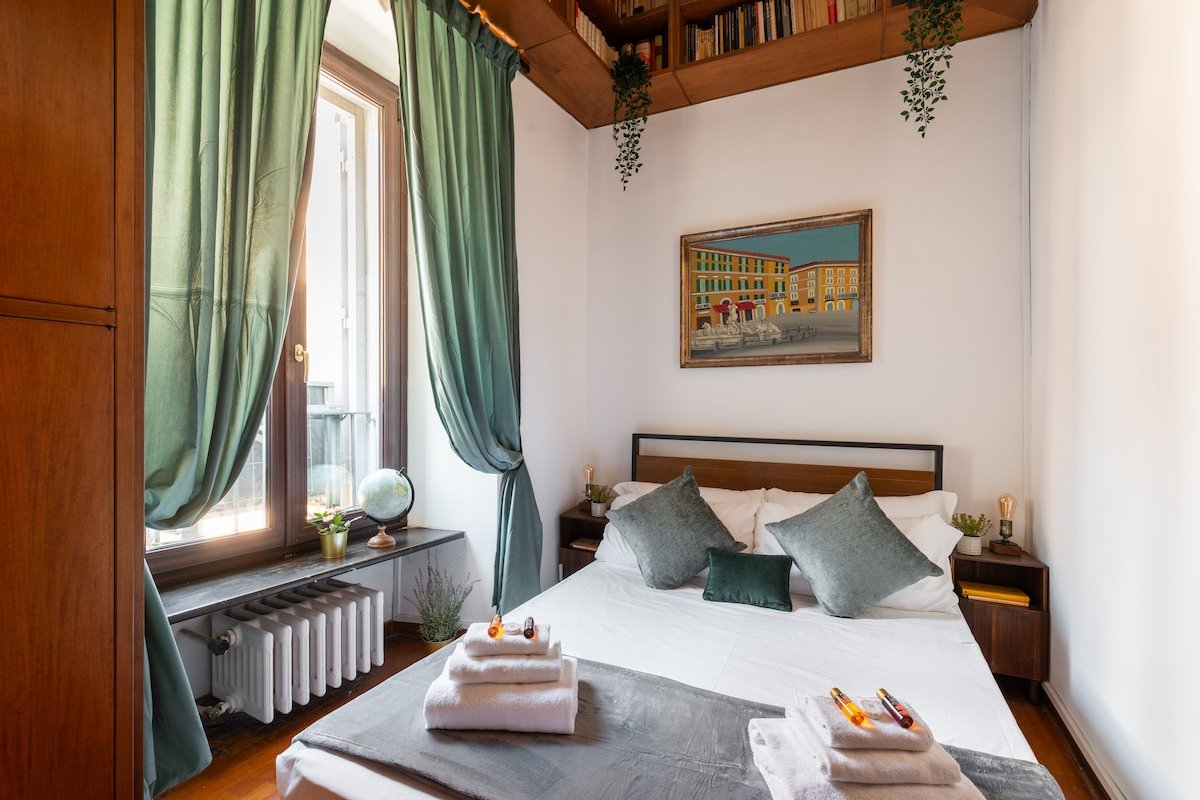 Apartment with Piazza Navona view gallery image 5