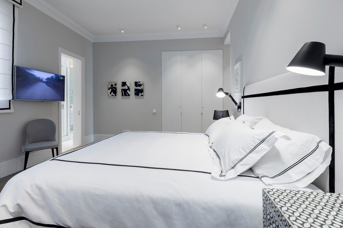 Elegant Justicia apartment, 3BR, w/balconies – JII gallery image 5