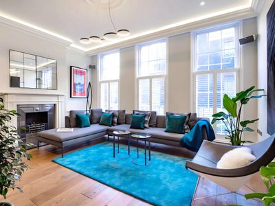 Elegant Townhouse in Trafalgar Square