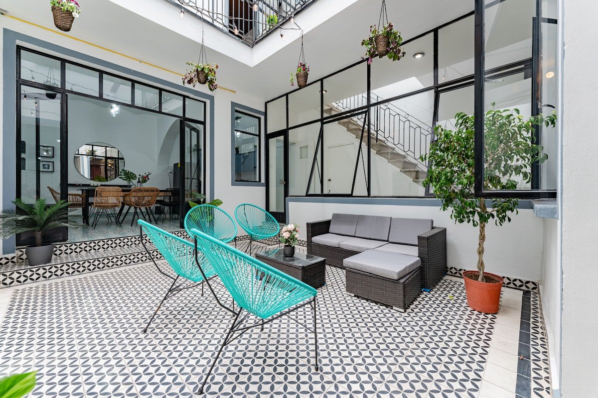 Walk to Top Bars, Chill Patio & Ping Pong Spot gallery image 3