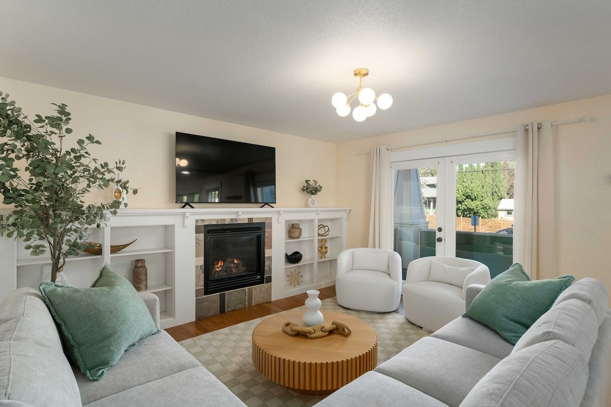 5 BD/3.5BA -Arcade-WFH Desks-Pool/Pingpong Table gallery image 2