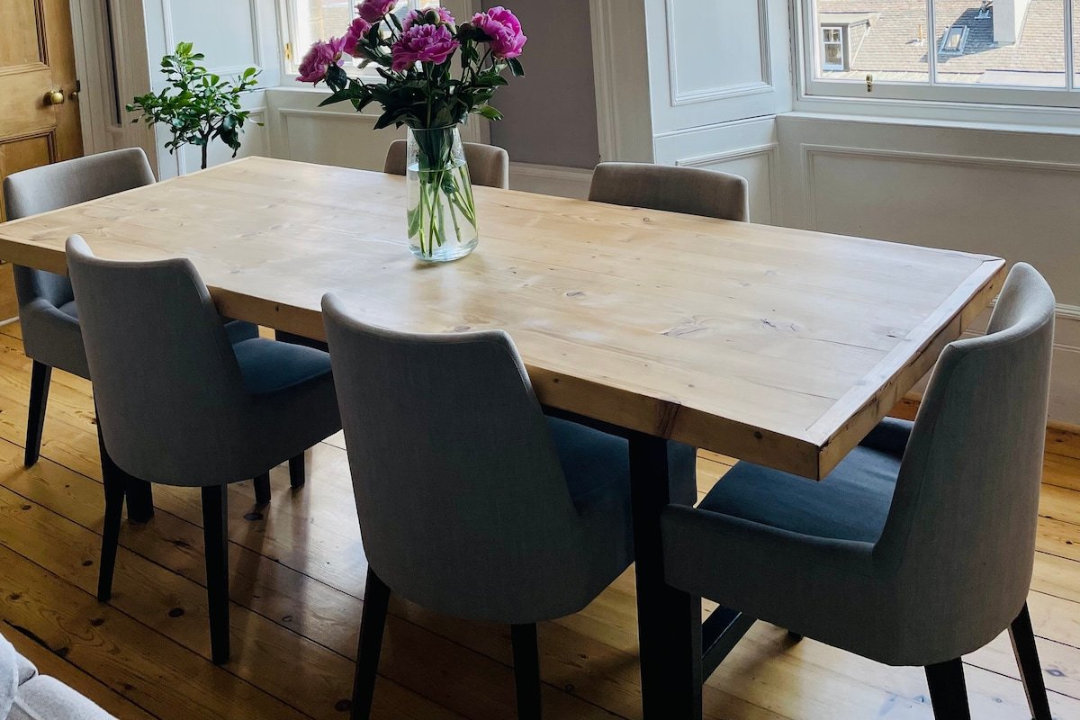 Spacious Georgian apartment in city centre gallery image 5