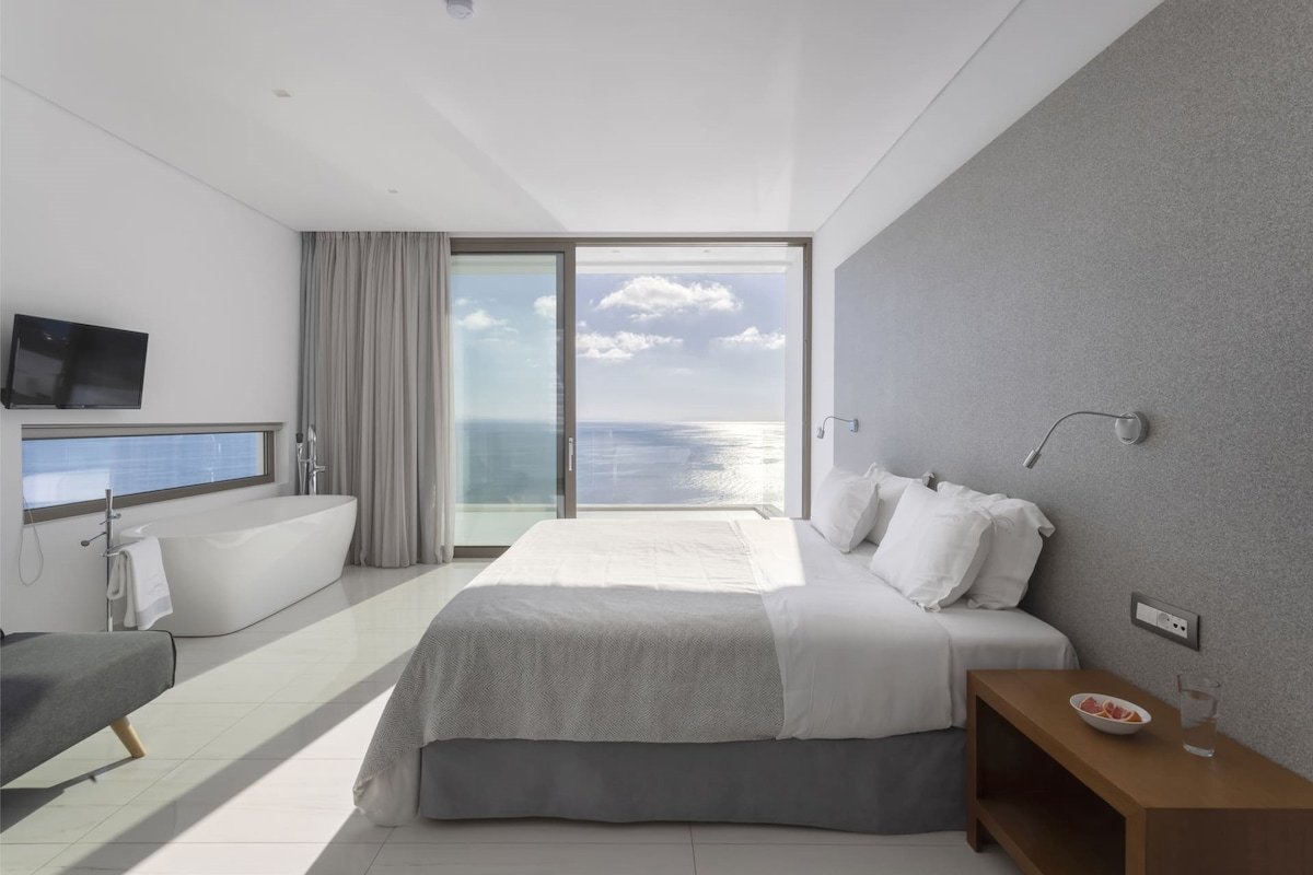 Aurora gallery image 3