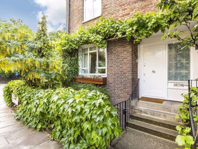 Hyde Park Luxury: 5-Star Retreat, Town House