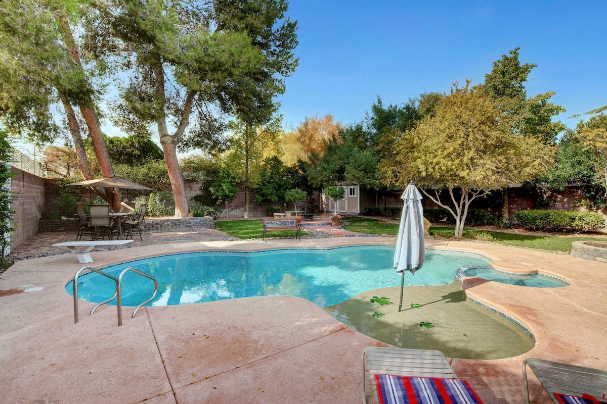 ELEGANT HOME CLOSE TO LV STRIP (up to 7 guests) gallery image 4