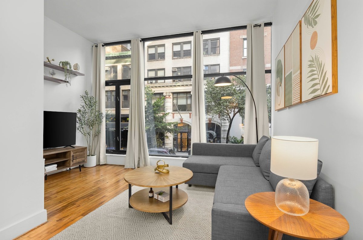 Stylish Manhattan Escape in Prime Spot gallery image 3