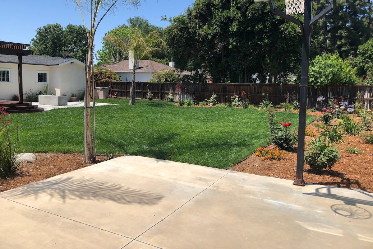 Luxury Villa W/4 BD huge backyard safe~quite gallery image 2