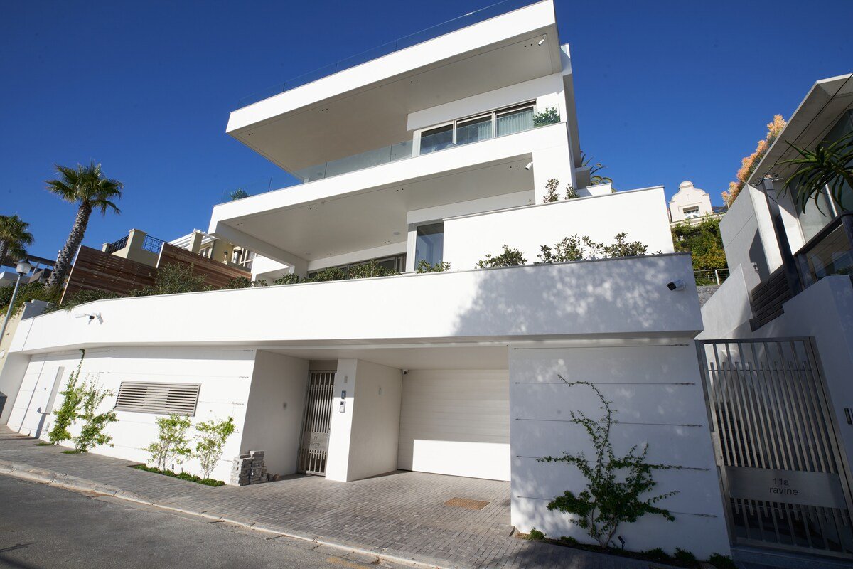 Beautiful Bantry Bay Villa gallery image 5