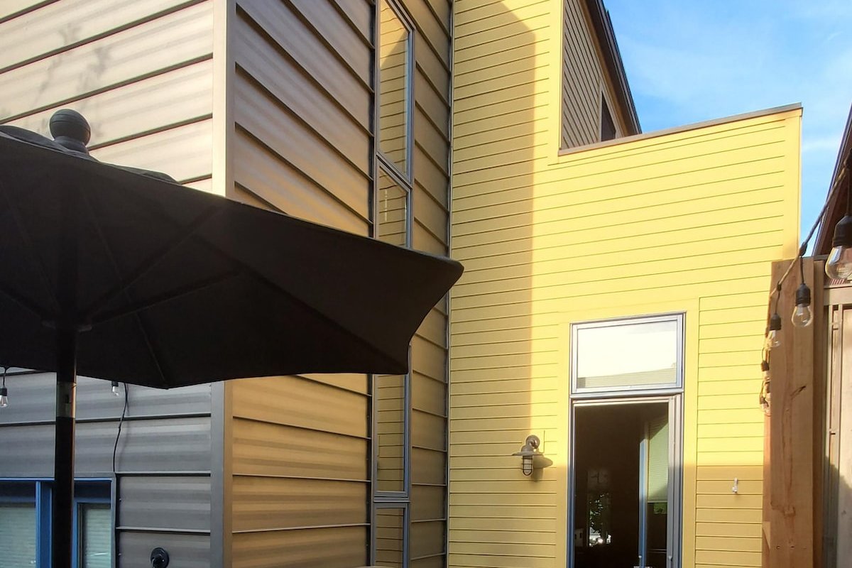 Contemporary Downtown Townhome gallery image 5