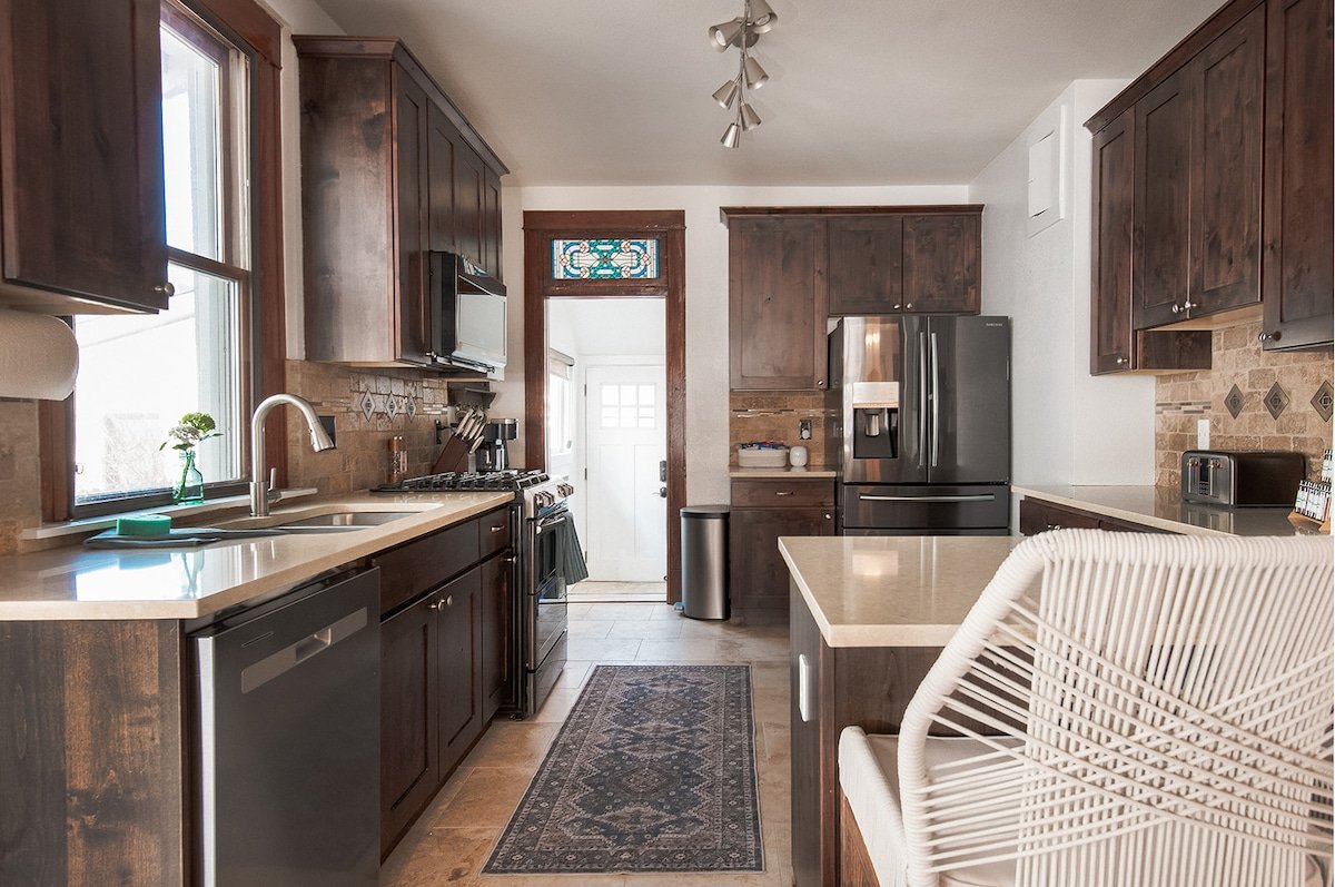 Lux-Walk to City Park HotTub-Firepit-Cozy Porch gallery image 4