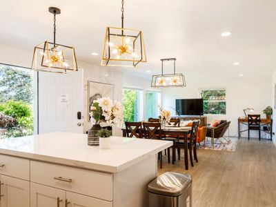 3b2b Lower Unit w/ Gorgeous Green Lake View