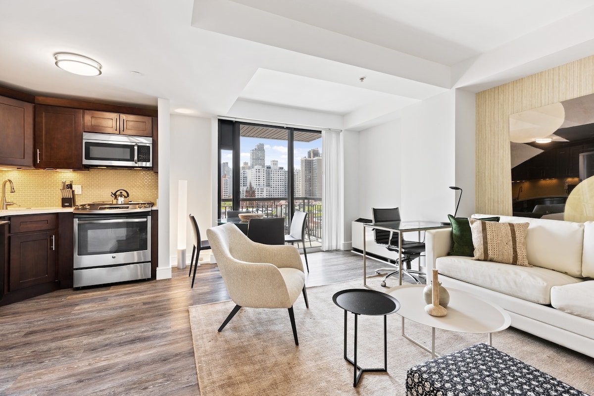Luxury Two Bed With Private Balcony on the UES gallery image 4