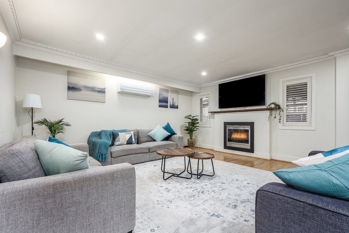 Serene and Spacious Retreat on the Hills gallery image 4