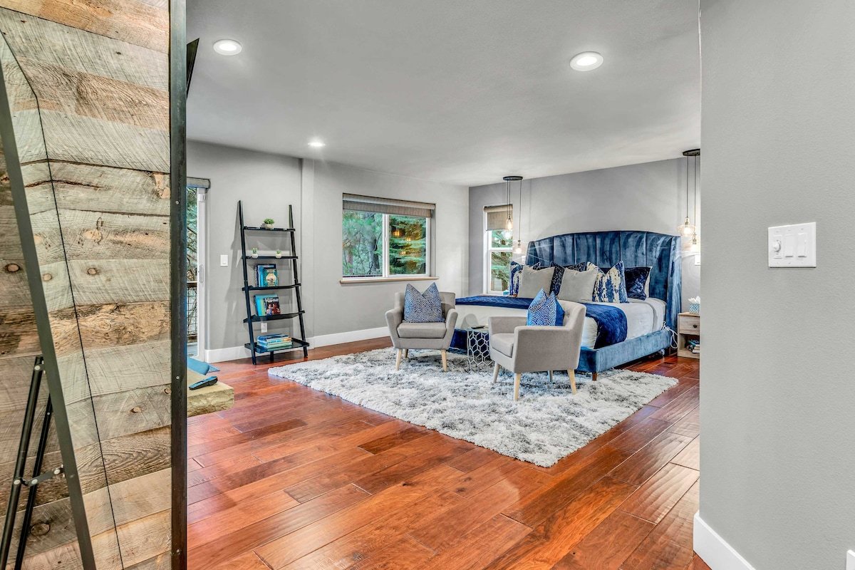 Upscale Incline Village Home with Hot Tub & Sauna gallery image 3