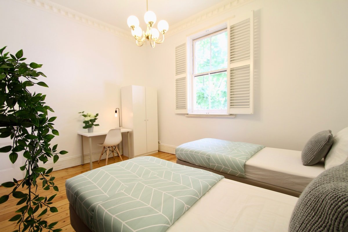 3BR + 2BATH Victorian Terrace RARE HERITAGE HOME gallery image 2