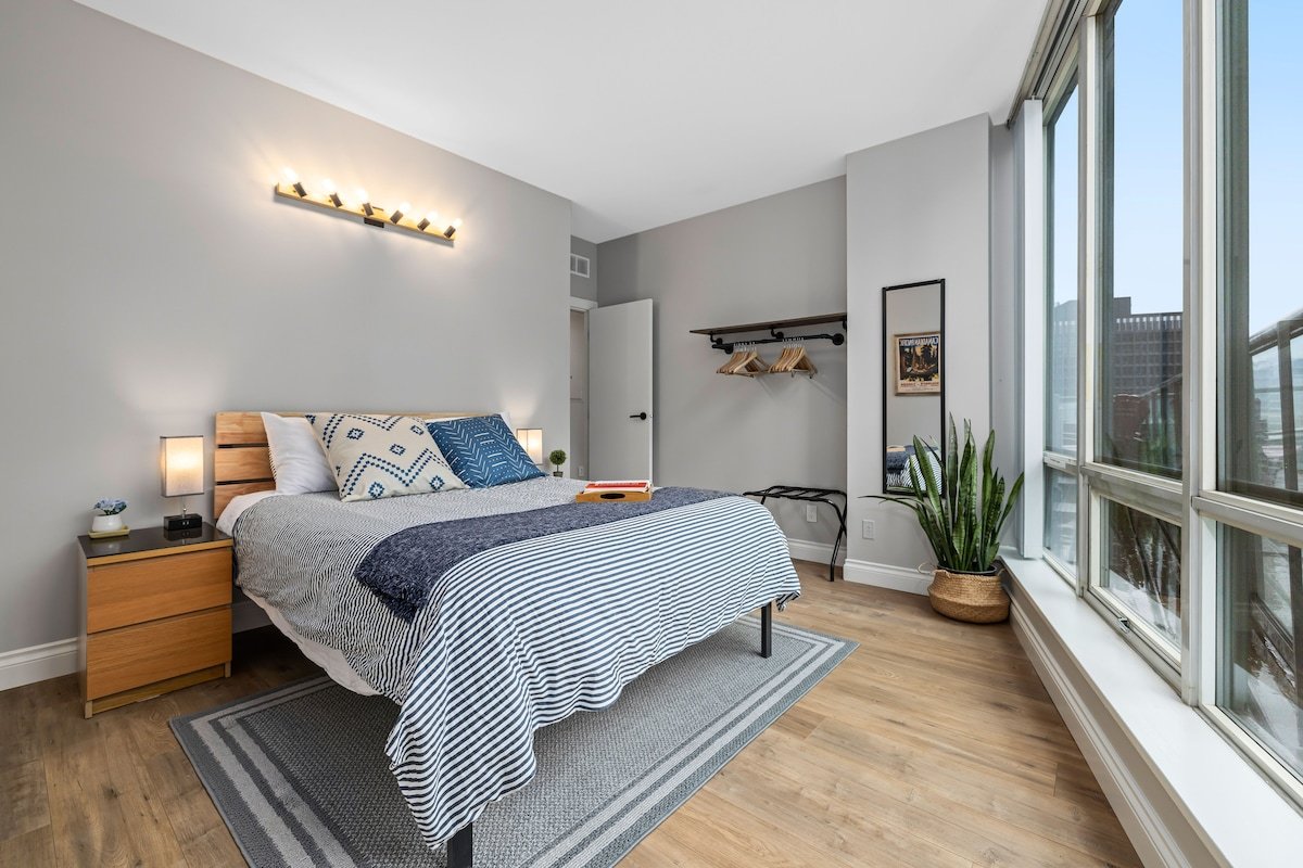 Urban Outdoor Oasis in Coal Harbour gallery image 5