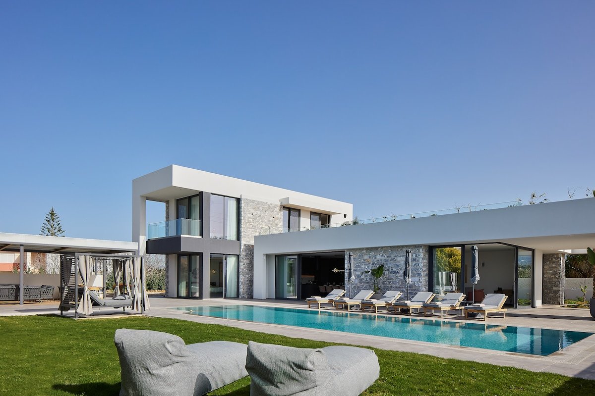 850m to Beach, Pickleball court & rooftop hot tub gallery image 2