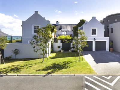 Strand Beach Lodge a luxury villa on the beach!